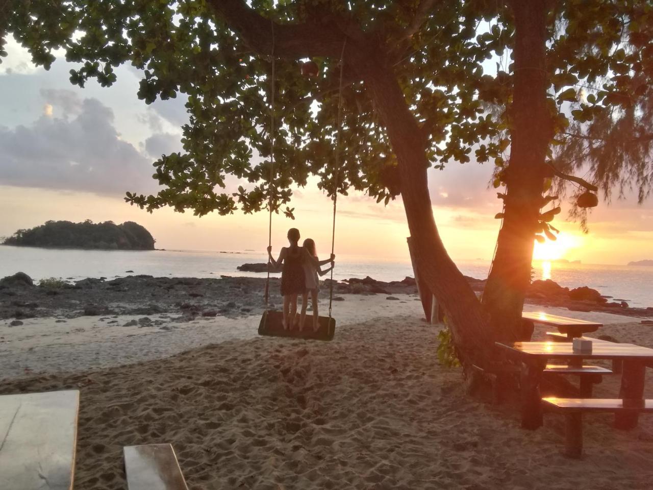 Kohjum Freedom Resort Koh Jum Exteriér fotografie